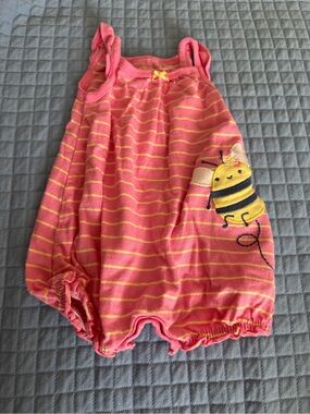 A 15 piece set for newborns! 4-gloves , 9 onesies( 1 has footies), 4 pants,1sock